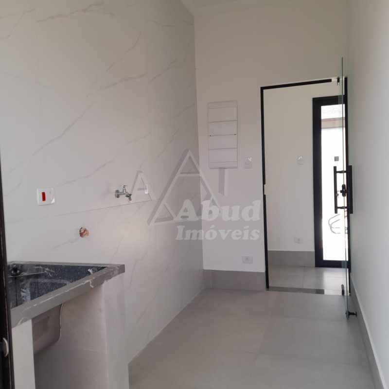 1253c11e-83cf-4101-996d-292514096077